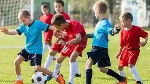 歌手黄龄甜蜜约会，车内深情相拥被拍