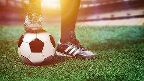 《樱桃琥珀》开播两日领跑优酷榜单，张凌赫赵今麦组合能否掀起新CP狂潮？